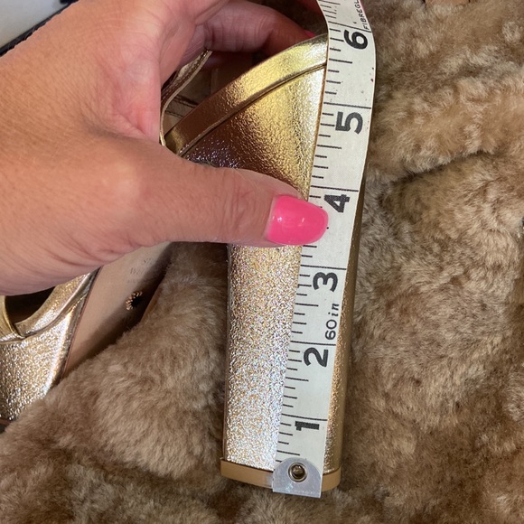 Stuart Weitzman Gold leather platform sandals sz 10 - Picture 14 of 16